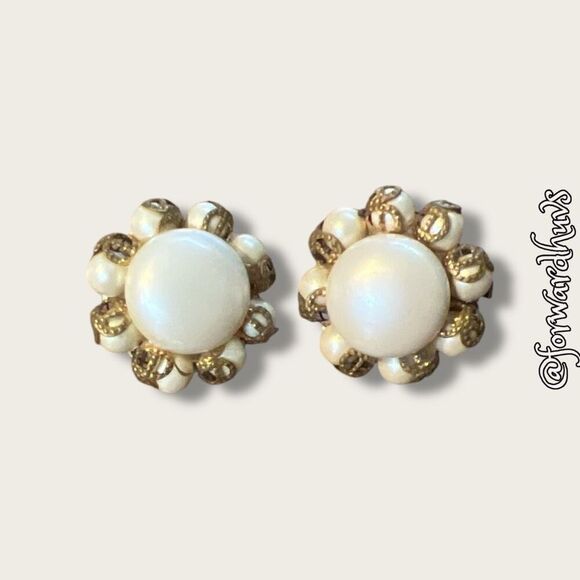 Vintage Unmarked Clip-On Earrings - Picture 1 of 9
